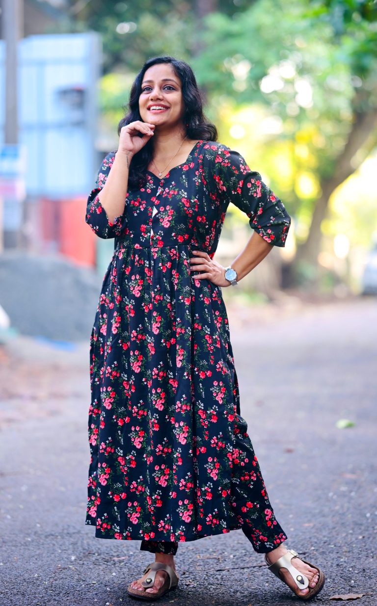 Maternity /Naira Cut/Top and Pant /(CoOrd Set)Feeding KurtisBLACK